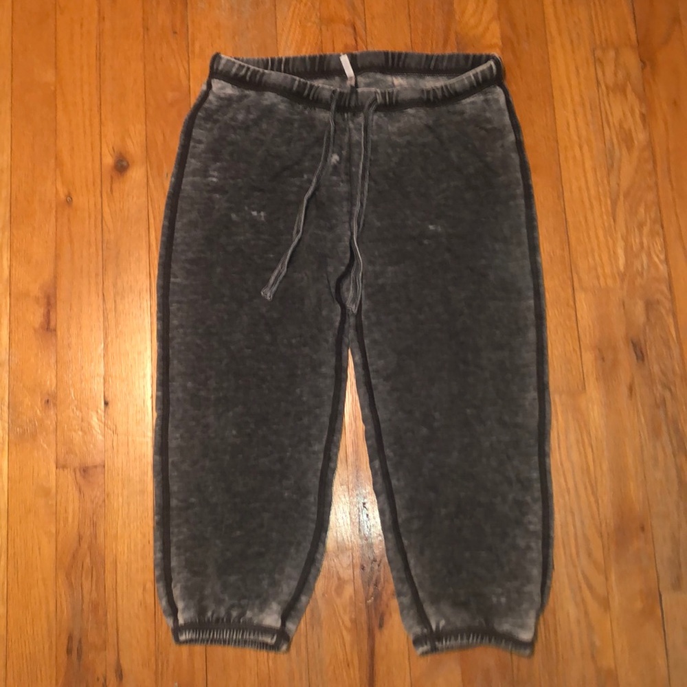 grey capri joggers